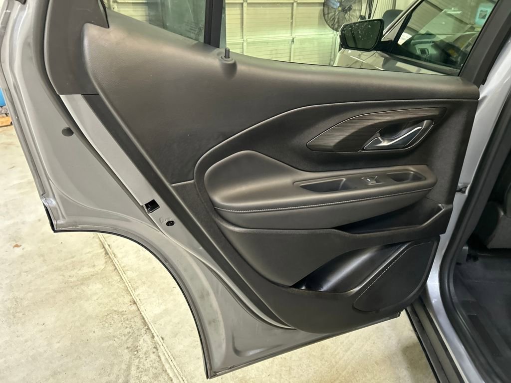 Used 2024 GMC Terrain SLT image 39