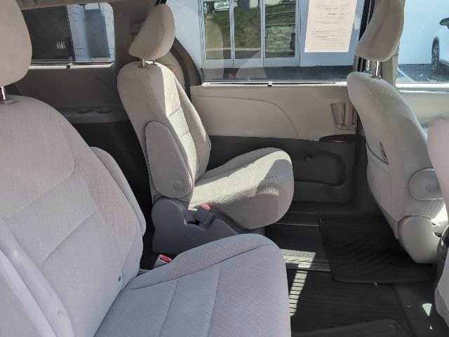 Used 2020 Toyota Sienna LE w/ LE Preferred Package AWD/4WD image 22