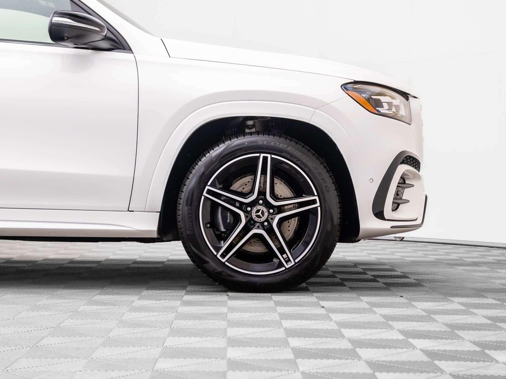 Used 2025 Mercedes-Benz GLS 450 4MATIC image 35