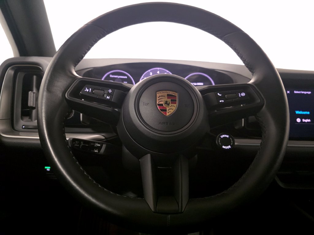Used 2024 Porsche Cayenne w/ Premium Package AWD/4WD image 25