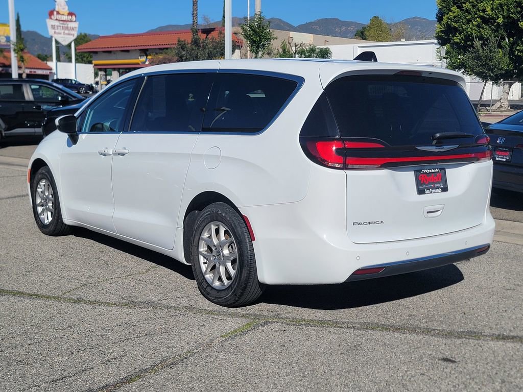 Certified 2023 Chrysler Pacifica Touring-L image 6