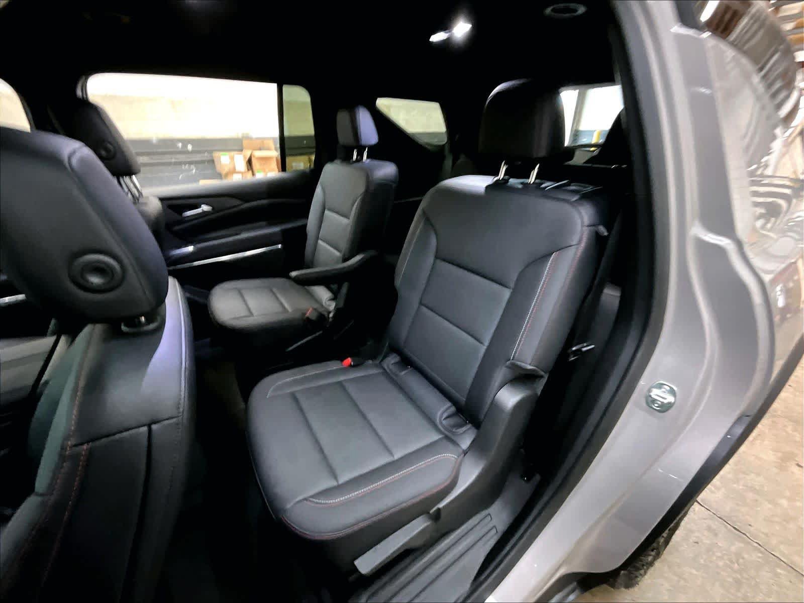 Used 2026 Chevrolet Traverse Z71 w/ LPO, Floor Liner Package AWD/4WD image 29