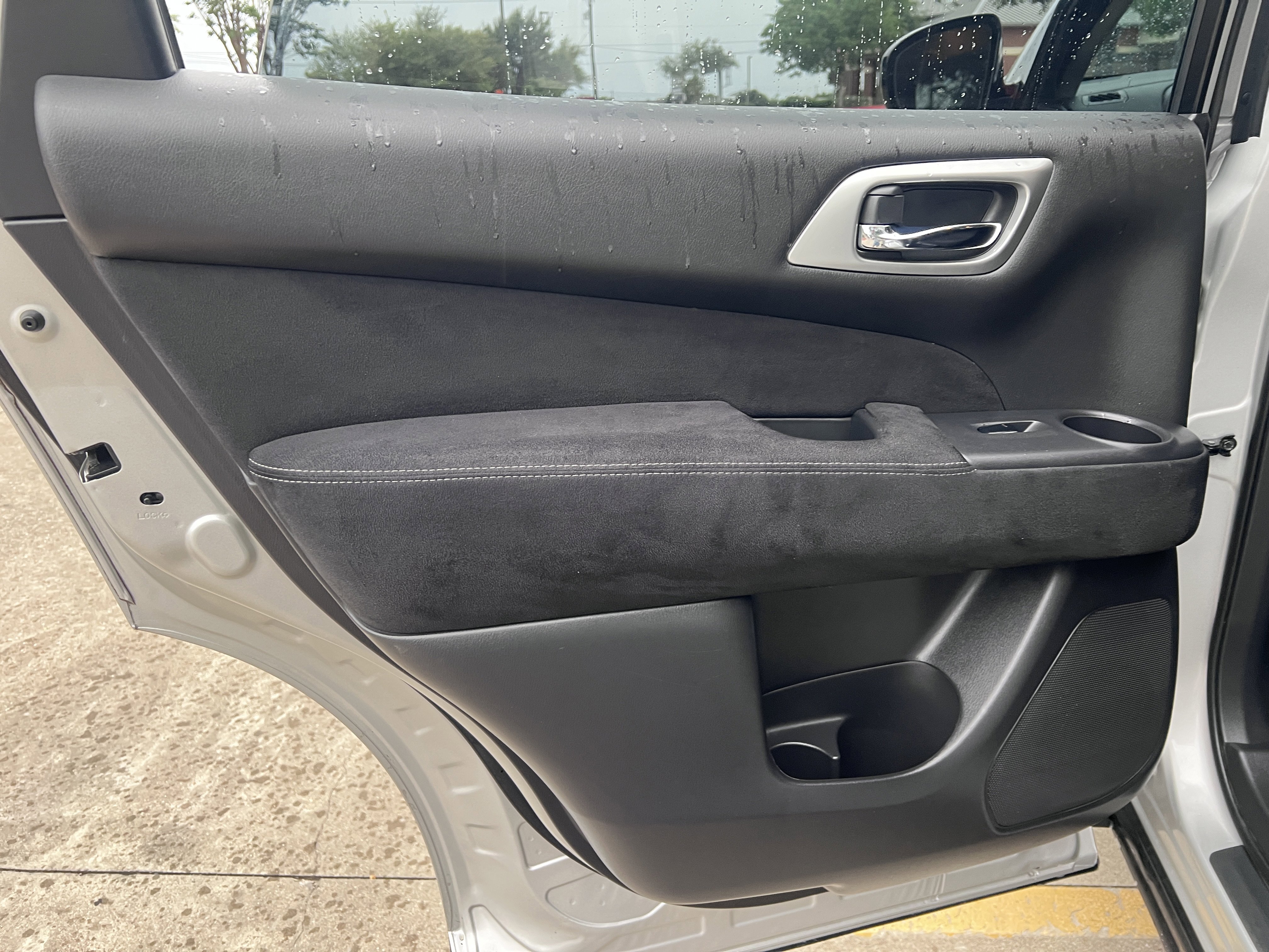 Used 2015 Nissan Pathfinder SV image 16