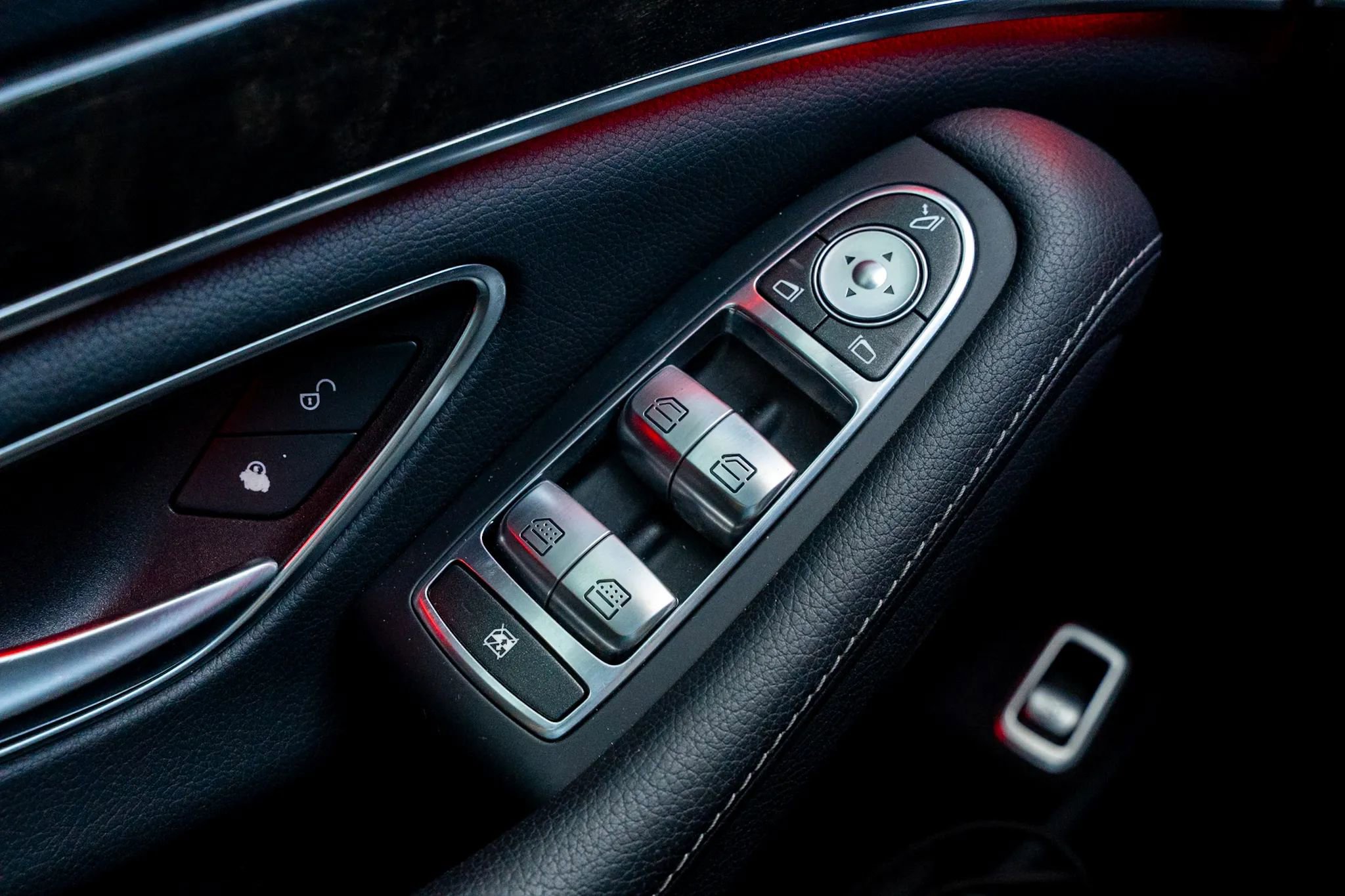 Used 2015 Mercedes-Benz S 550 Sedan image 26