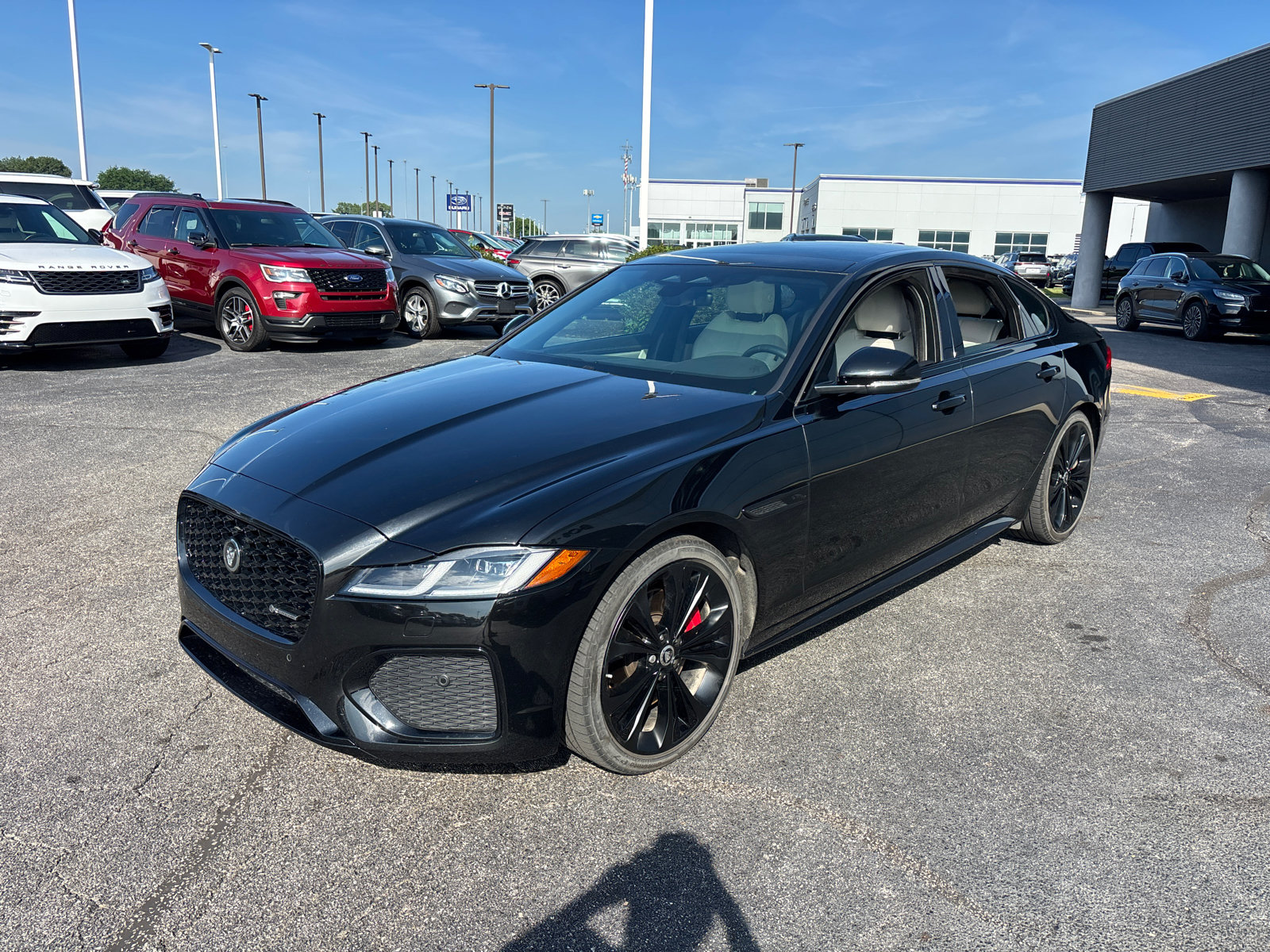 Used 2024 Jaguar XF R-Dynamic SE AWD/4WD image 3
