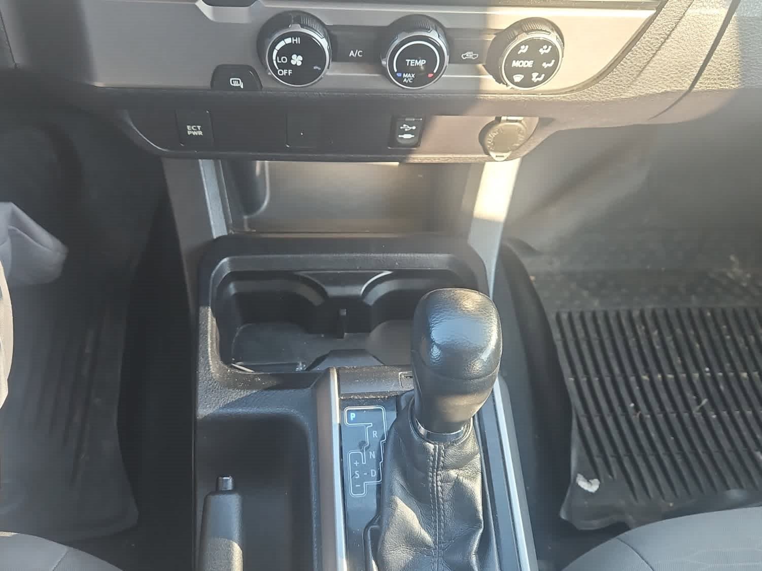 Used 2017 Toyota Tacoma 2WD Double Cab image 18