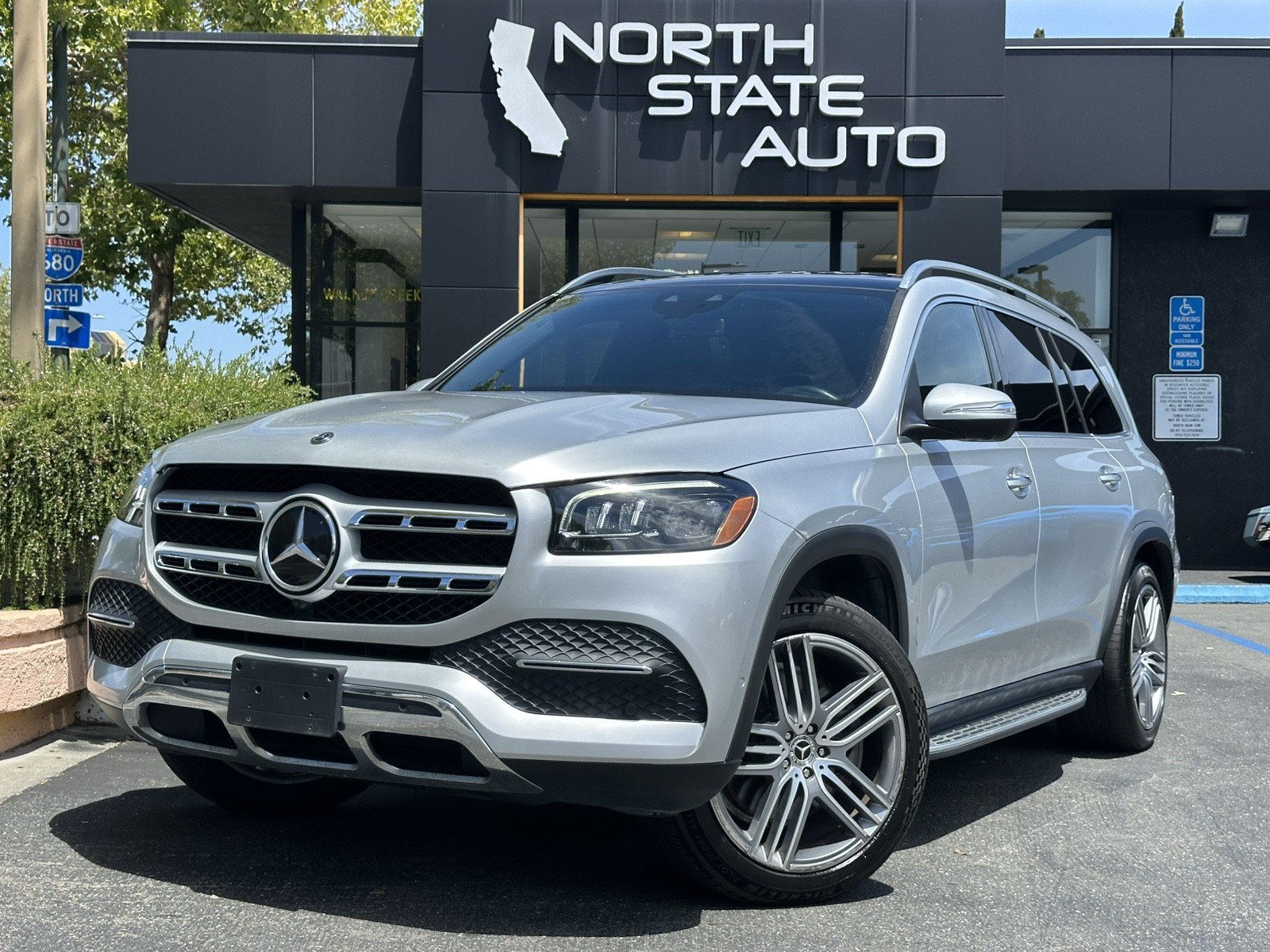 Used 2020 Mercedes-Benz GLS 450 4MATIC image 2