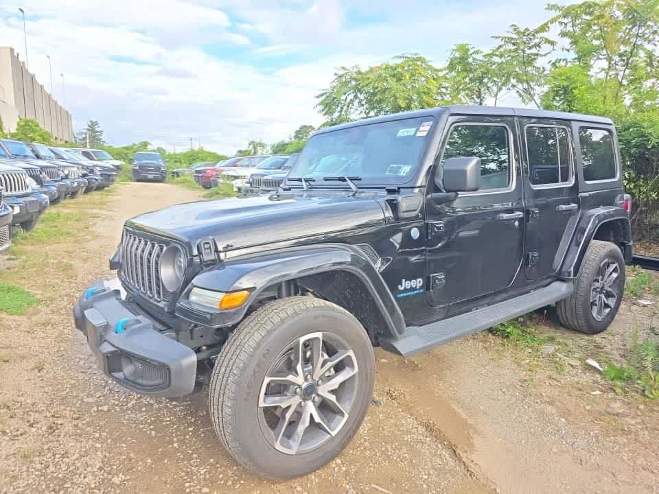 Used 2024 Jeep Wrangler Unlimited w/ Convenience Group AWD/4WD image 2
