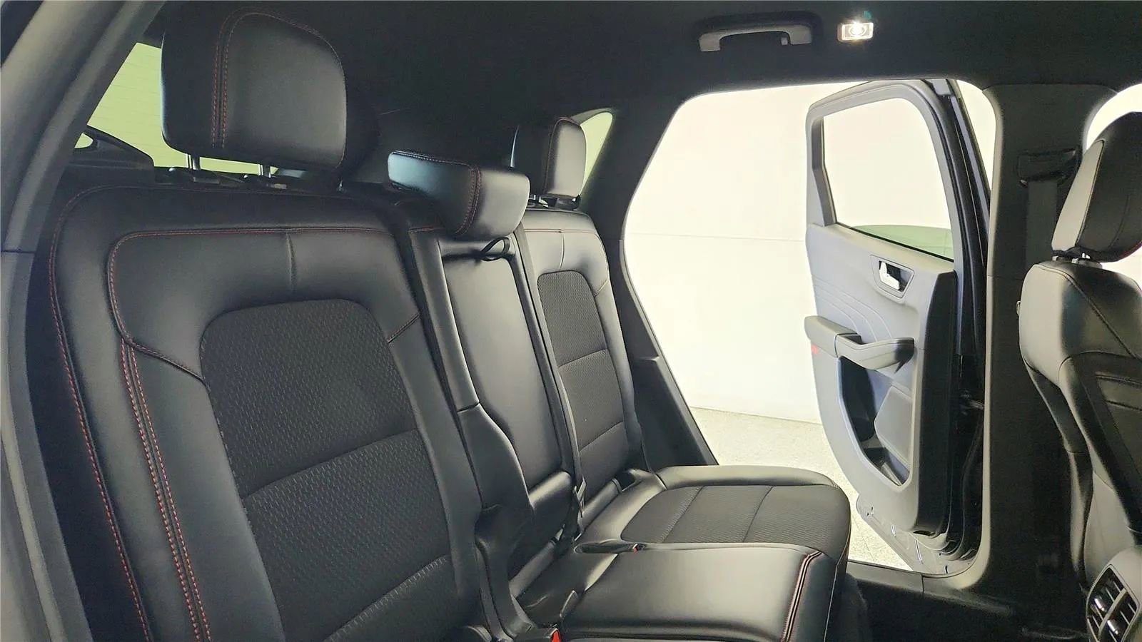 Used 2025 Ford Escape ST-Line image 36