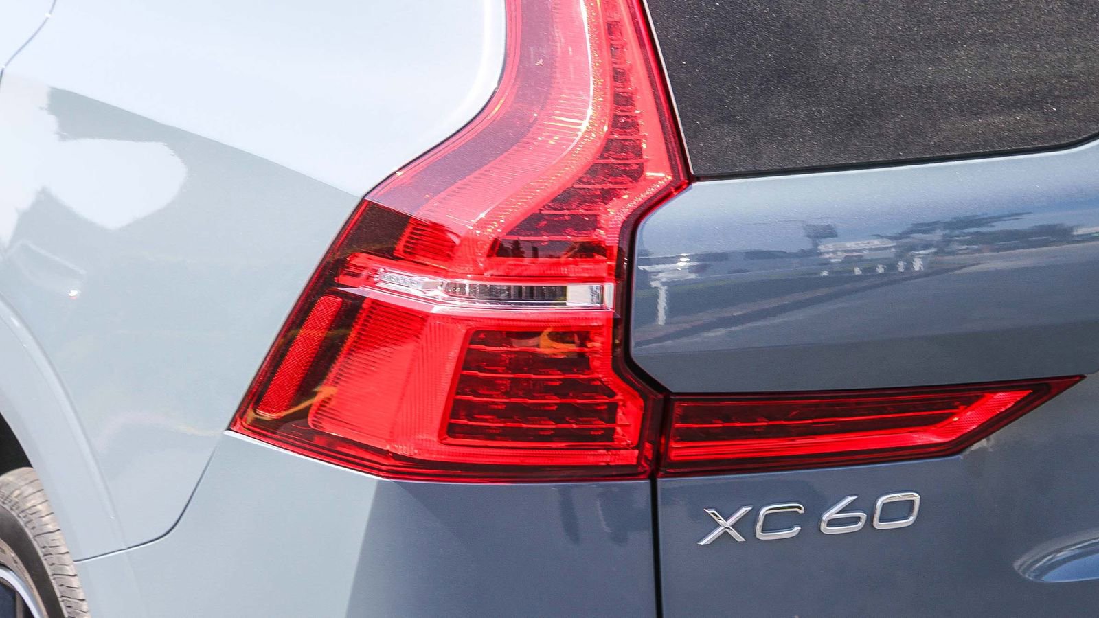 Used 2023 Volvo XC60 B5 Plus w/ Protection Package Premier image 9