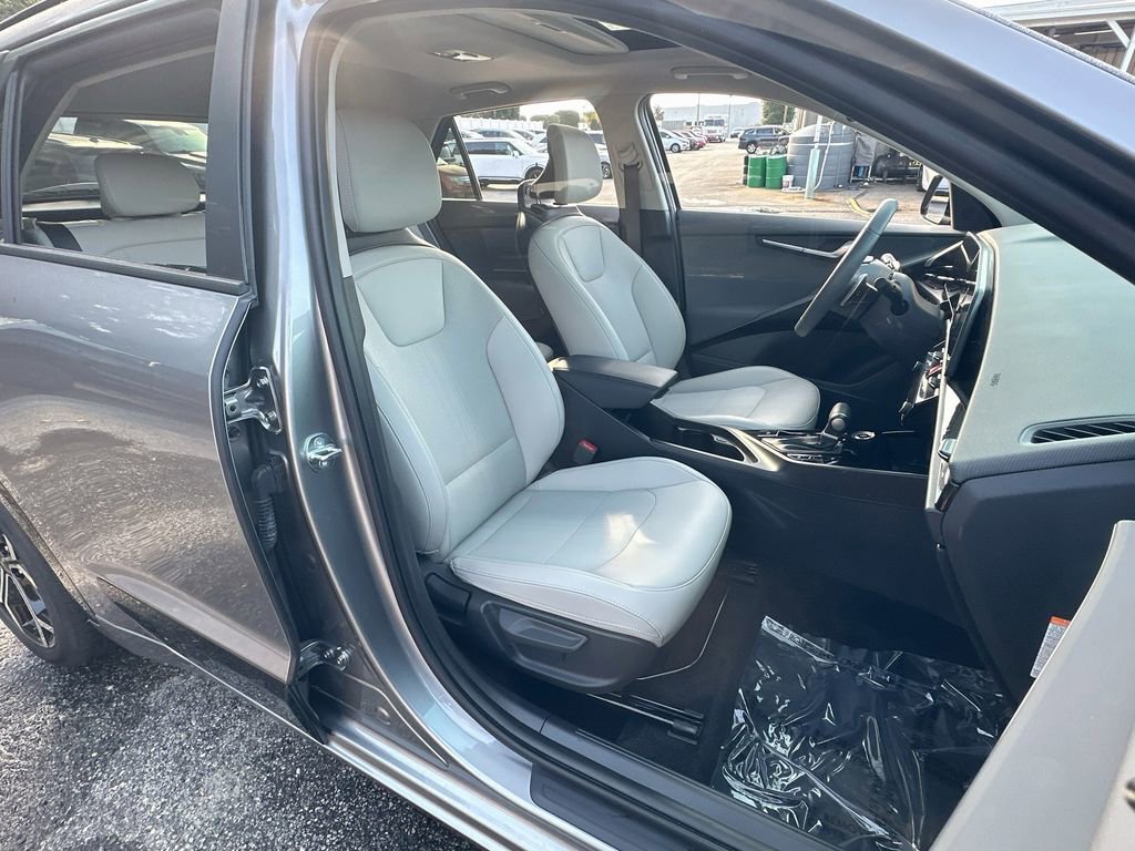Certified 2025 Kia Niro EX Touring FWD image 28
