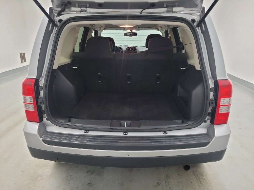 Used 2016 Jeep Patriot Latitude FWD image 29