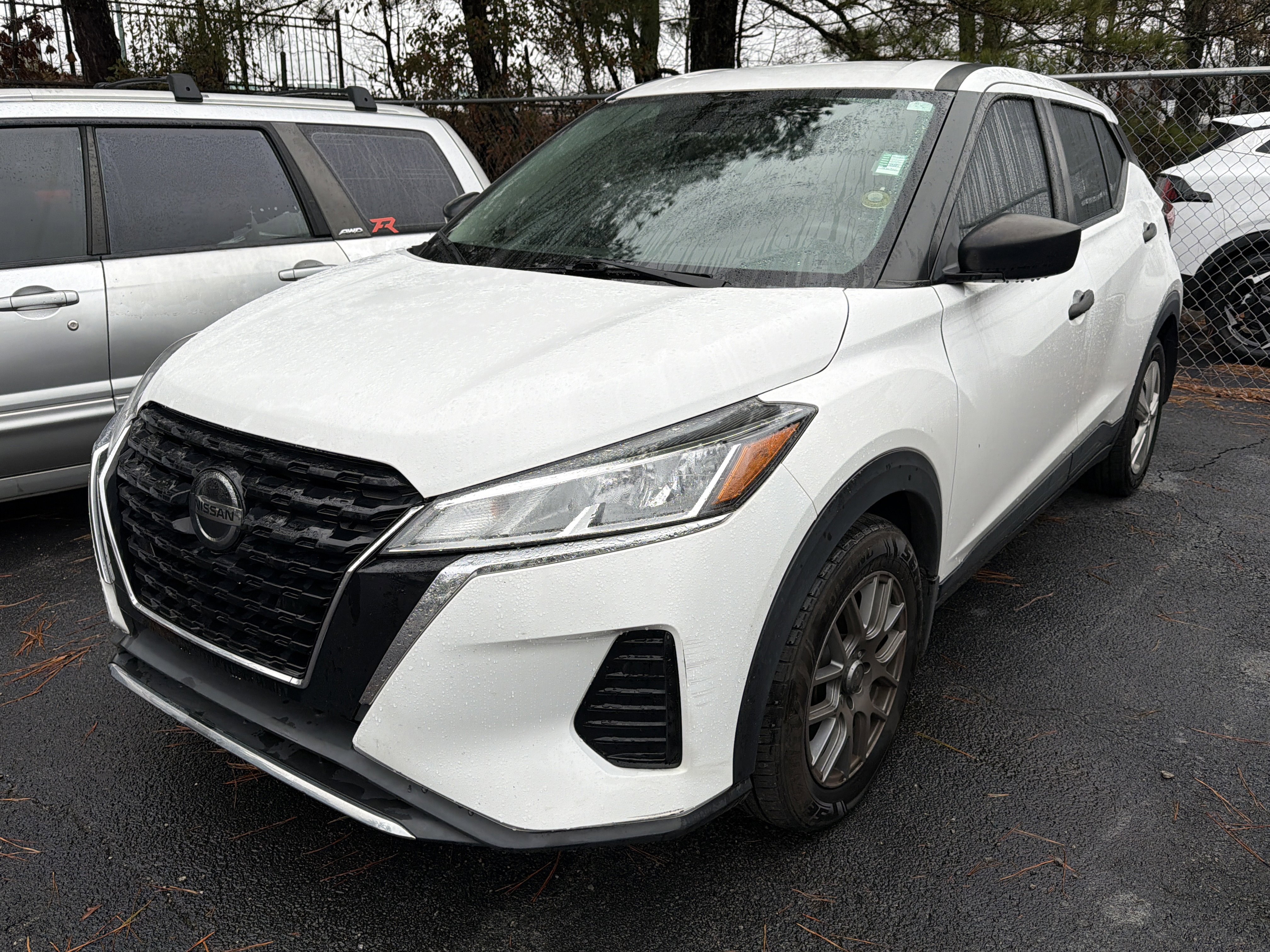 Used 2021 Nissan Kicks S image 3