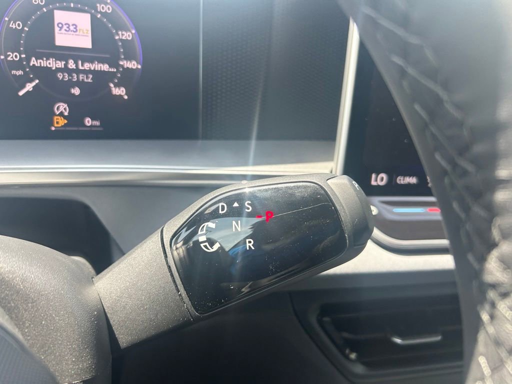 New 2026 Volkswagen Tiguan SE R-Line FWD image 23