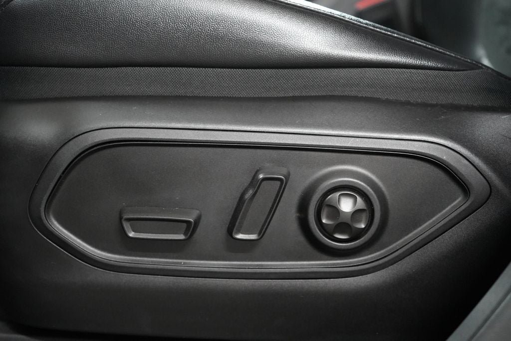 Used 2025 Jeep Grand Cherokee Altitude AWD/4WD image 13