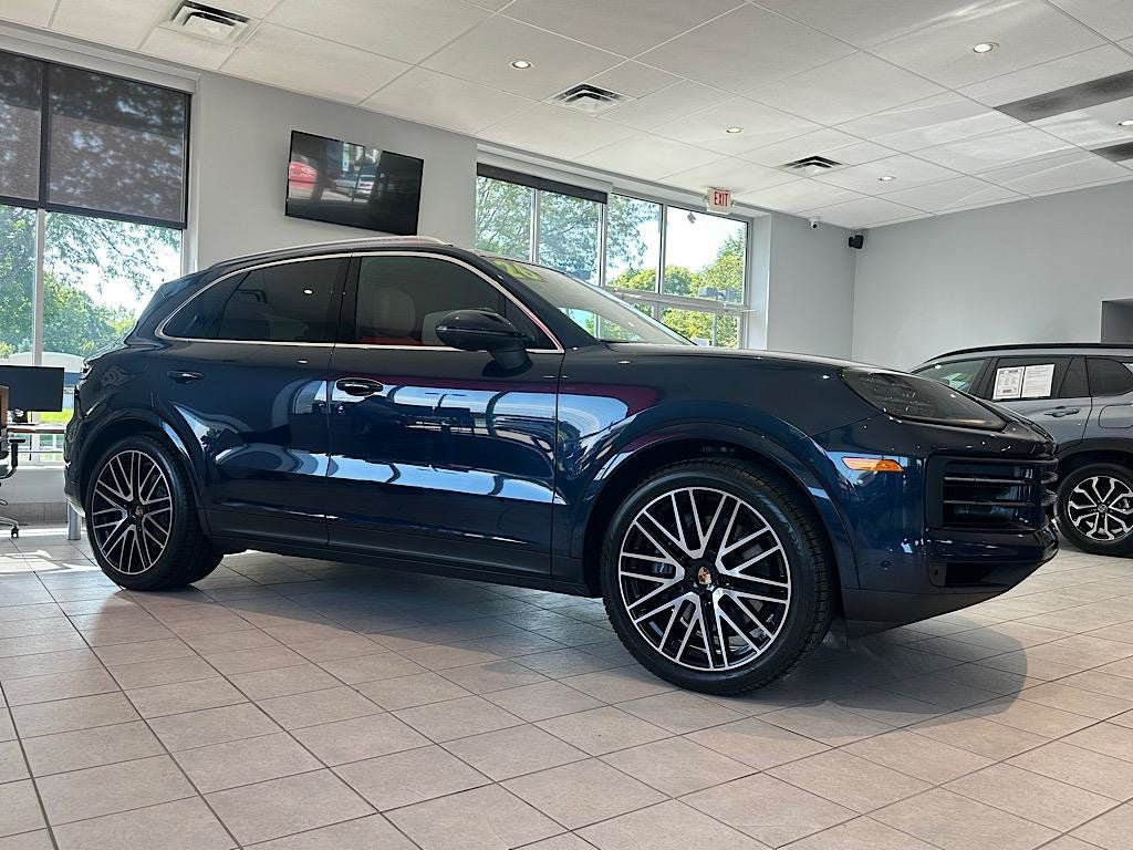Used 2026 Porsche Cayenne AWD/4WD image 5