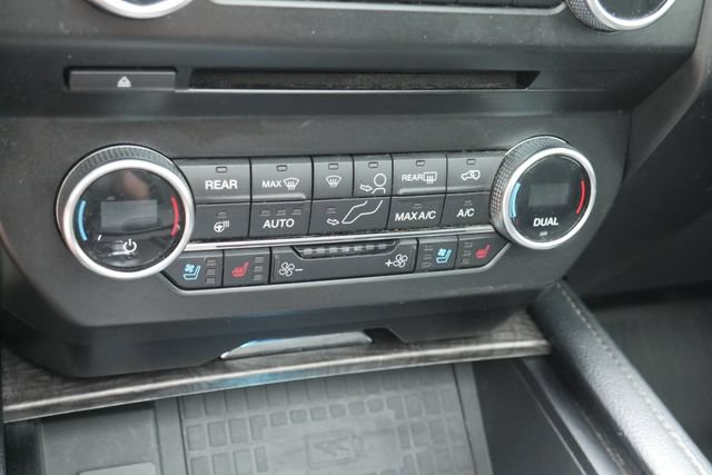 Used 2018 Ford Expedition Limited w/ Equipment Group 302A AWD/4WD image 25