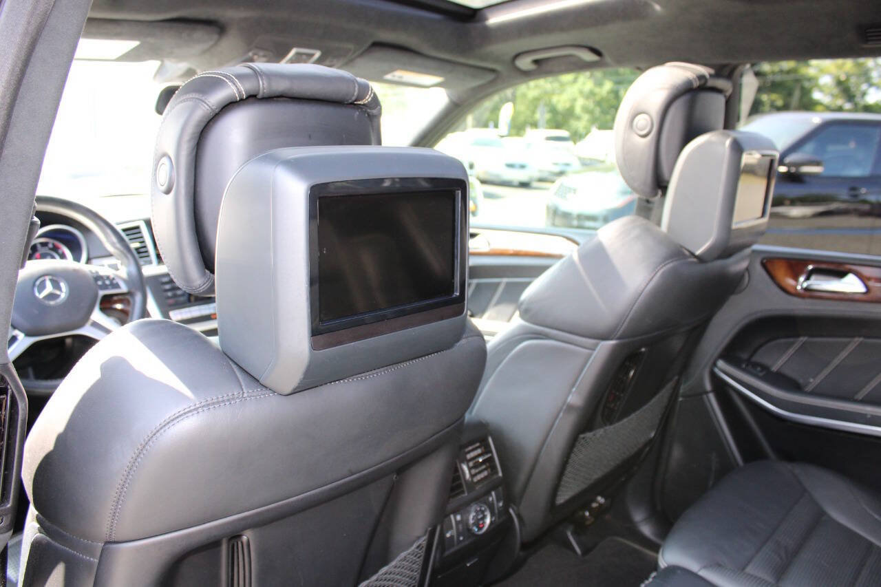 Used 2015 Mercedes-Benz GL 63 AMG 4MATIC w/ Accessory Chrome Package image 20