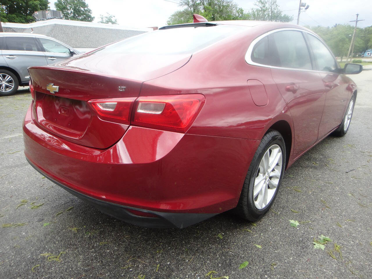Used 2017 Chevrolet Malibu LT w/ LPO, Convenience Package 2 FWD image 4