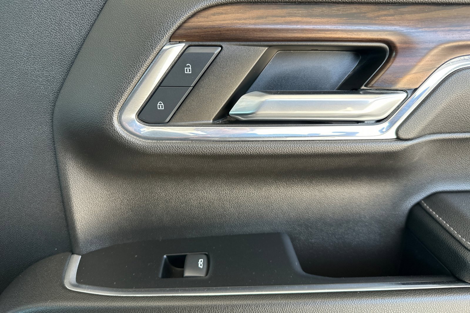 Used 2024 GMC Sierra 1500 SLT image 19