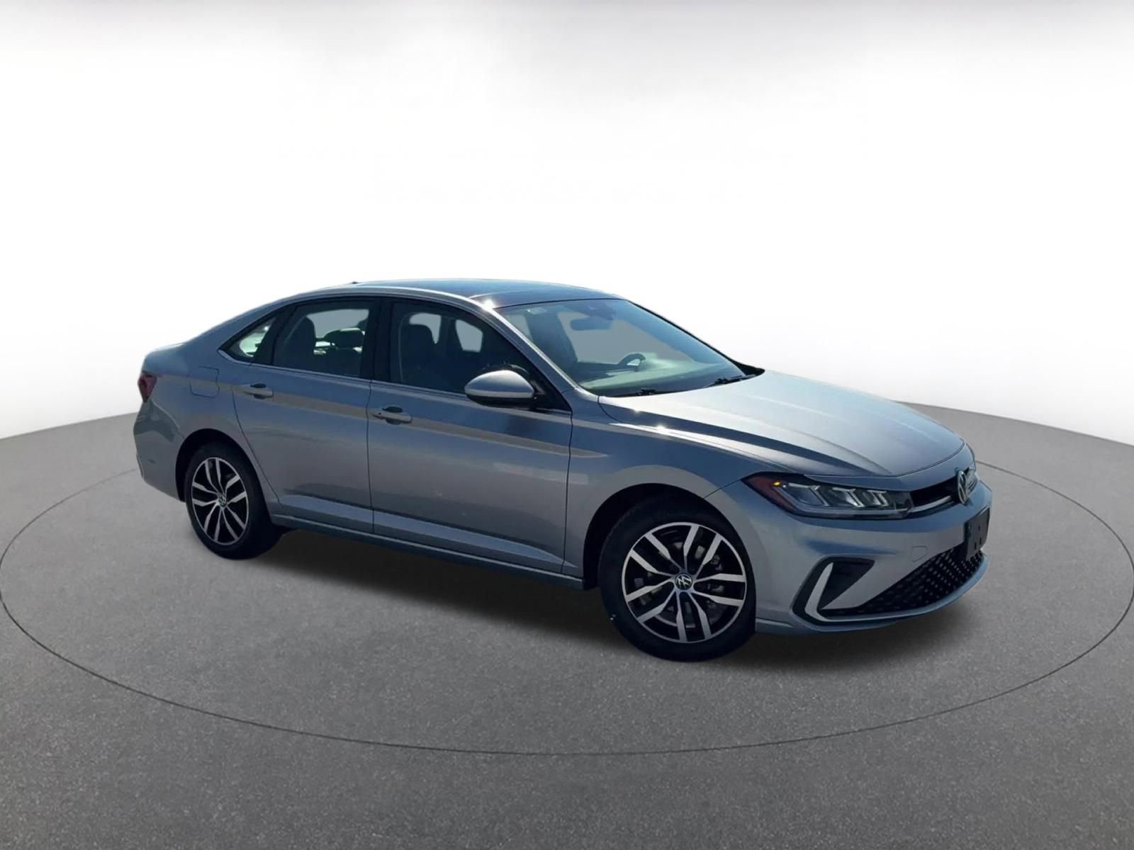 Used 2025 Volkswagen Jetta SE image 2