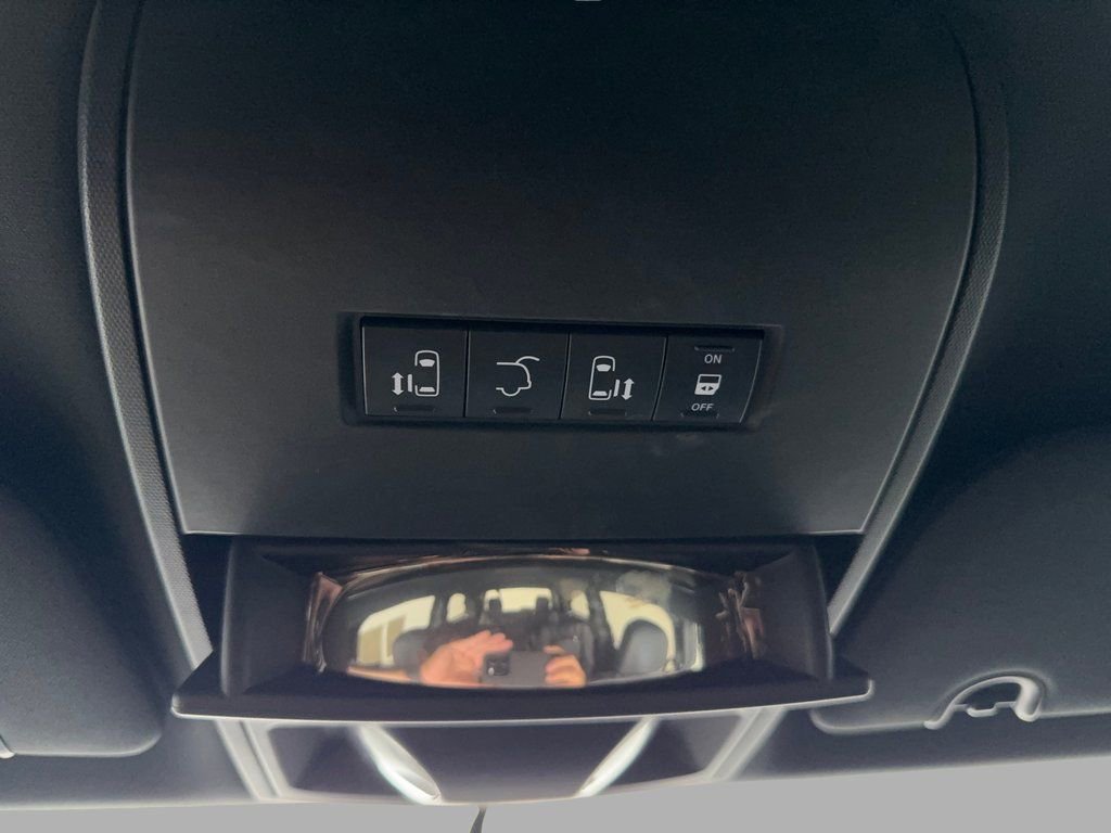 Used 2018 Dodge Grand Caravan SXT w/ Blacktop Package image 45