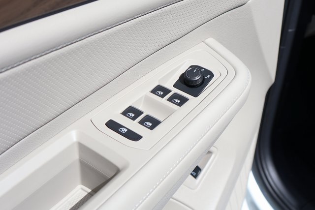 Certified 2026 Volkswagen Atlas SE FWD image 11