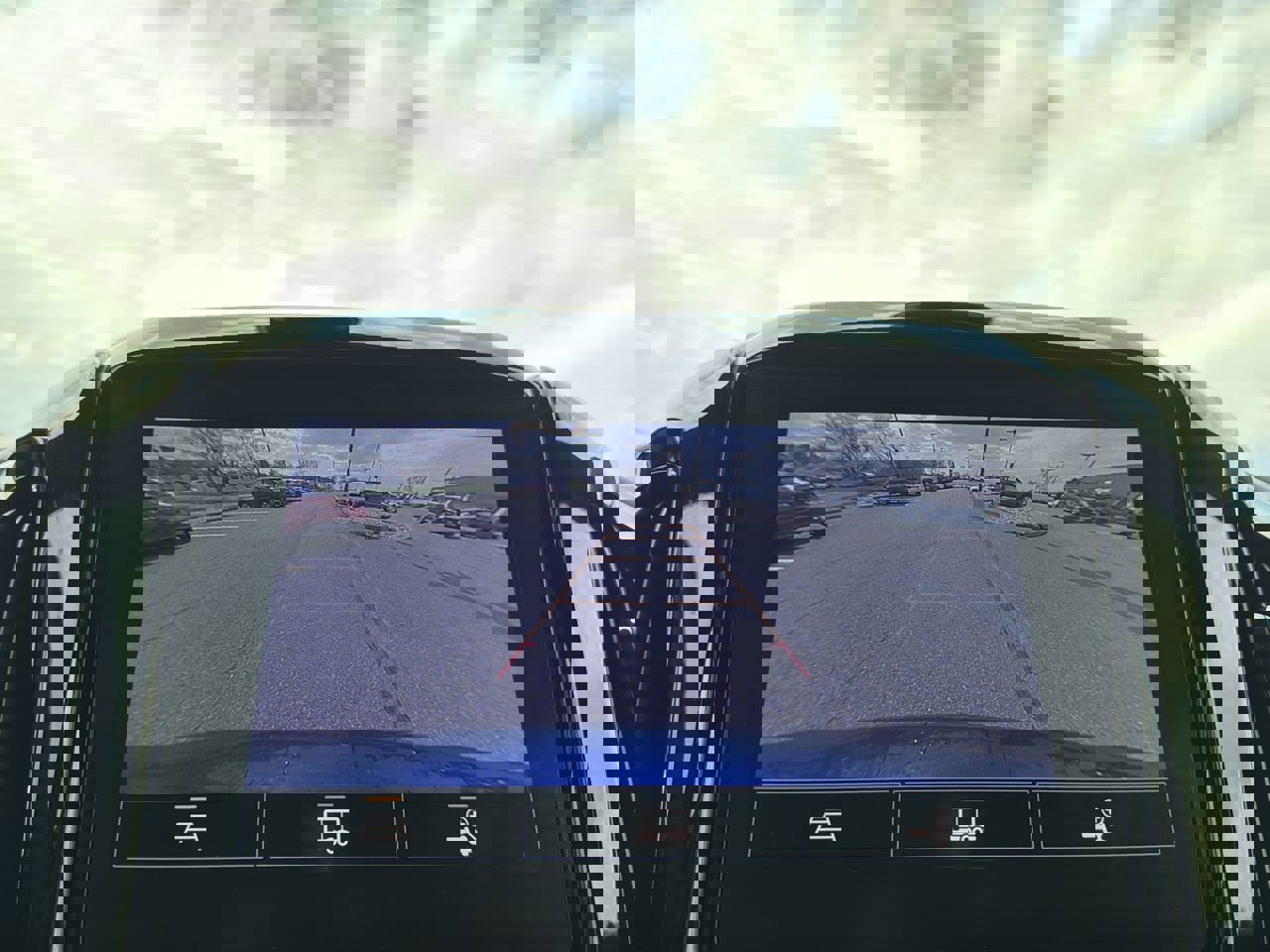 Used 2023 Chevrolet Traverse LT image 18