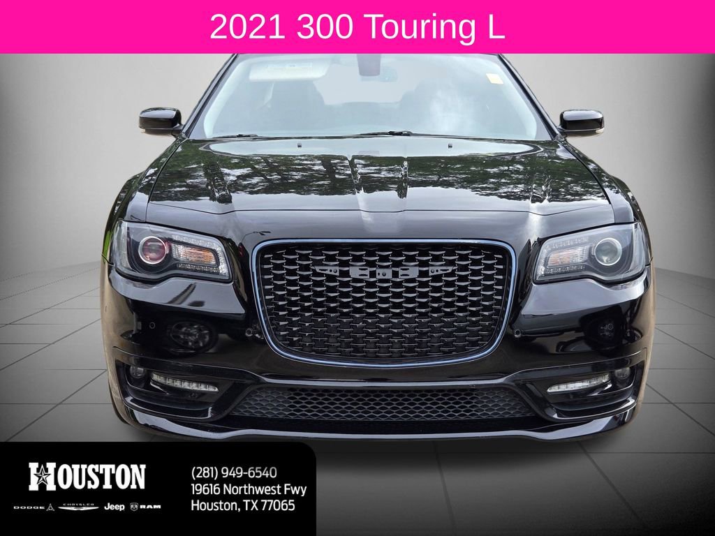 Used 2021 Chrysler 300 Touring L image 2