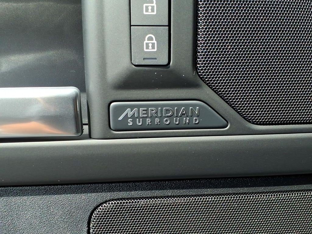 New 2026 Land Rover Defender 130 X-Dynamic SE AWD/4WD image 12