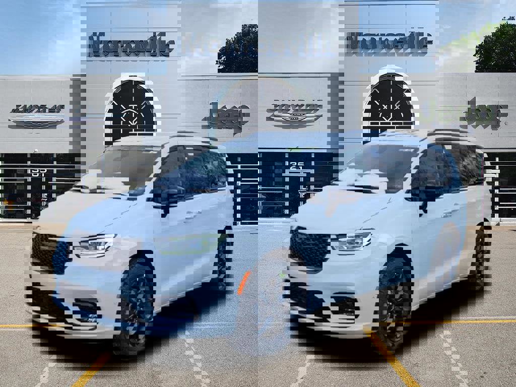 New 2026 Chrysler Pacifica Limited image 1