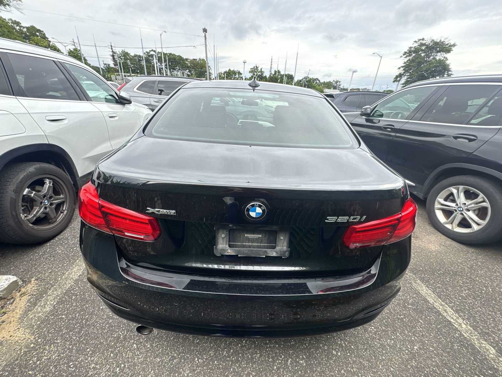 Used 2018 BMW 320i xDrive Sedan AWD/4WD image 6