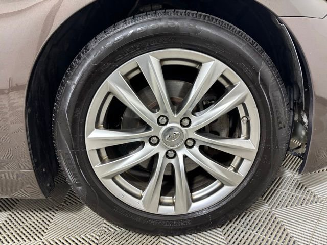 Used 2017 INFINITI Q70 3.7 RWD image 24