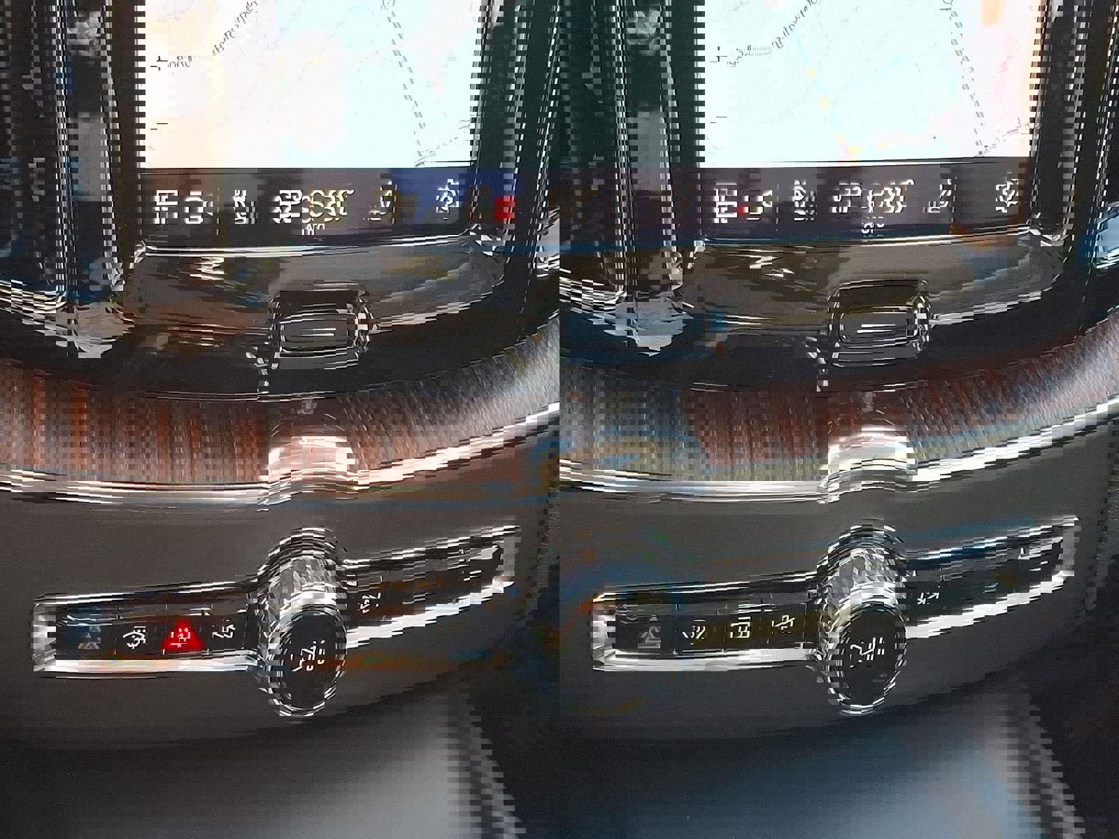 Certified 2023 Volvo XC60 B5 Plus w/ Protection Package Premier image 16