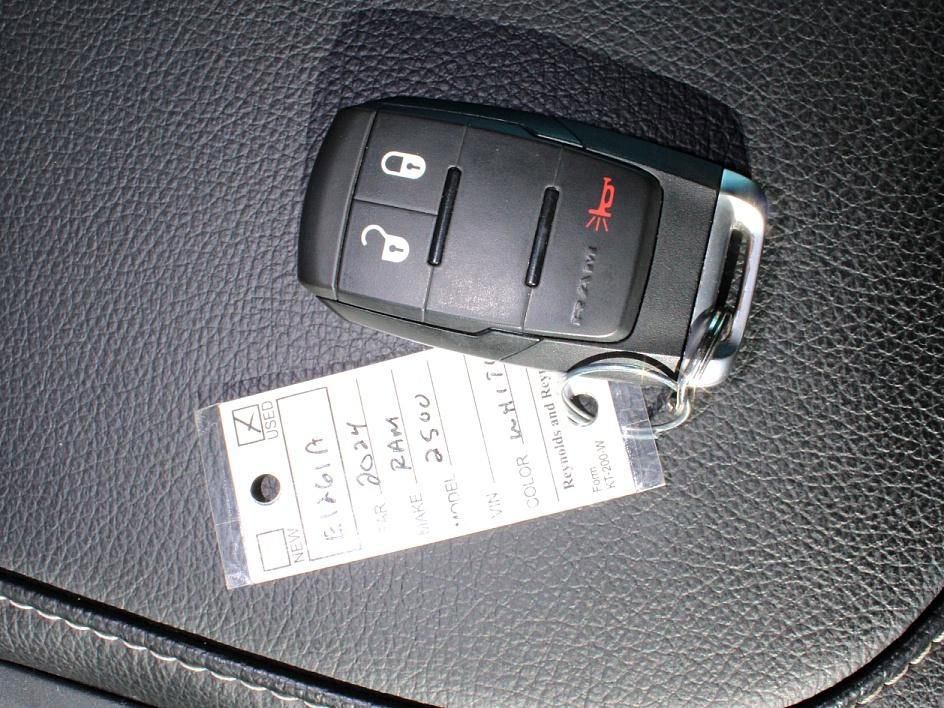 Used 2024 RAM 2500 Tradesman w/ Chrome Appearance Group image 32