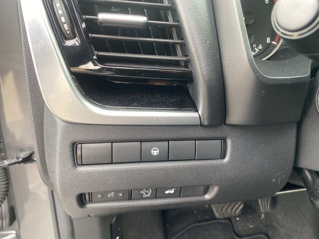 Used 2023 Nissan Rogue SL w/ SL Premium Package image 16