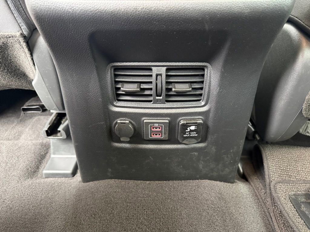 Used 2024 Nissan Titan SV w/ SV Convenience Package image 16