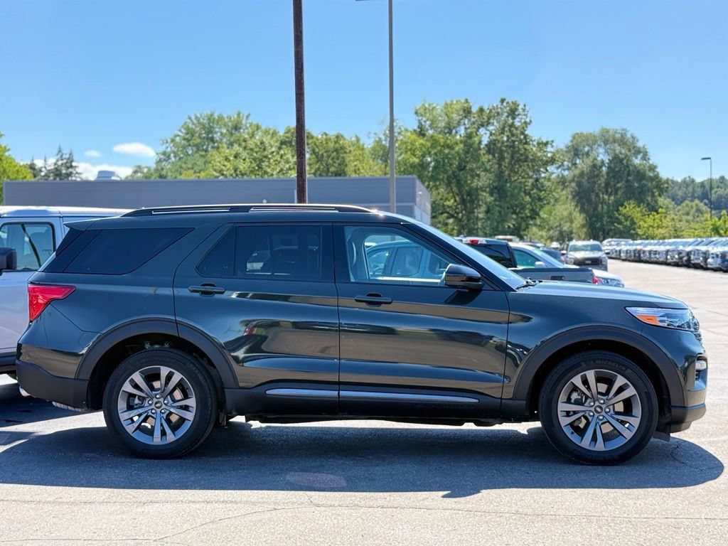 Used 2024 Ford Explorer XLT w/ Equipment Group 202A AWD/4WD image 33