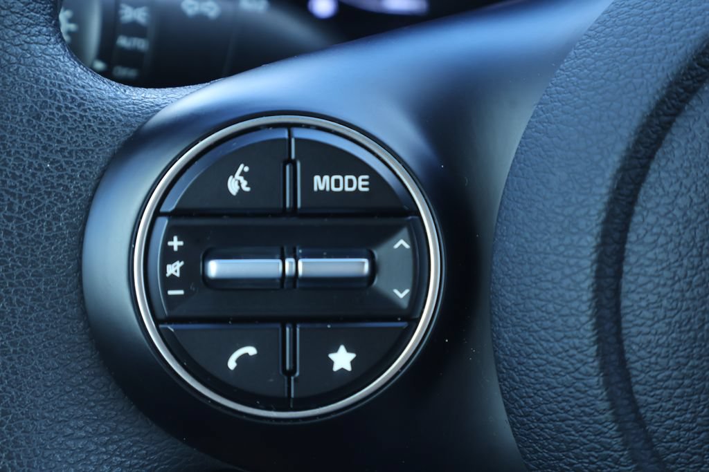 Used 2025 Kia Soul LX w/ LX Technology Package FWD image 29