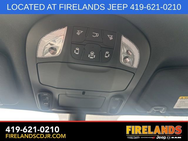 Used 2024 Chrysler Pacifica Limited w/ S Appearance Package FWD image 31