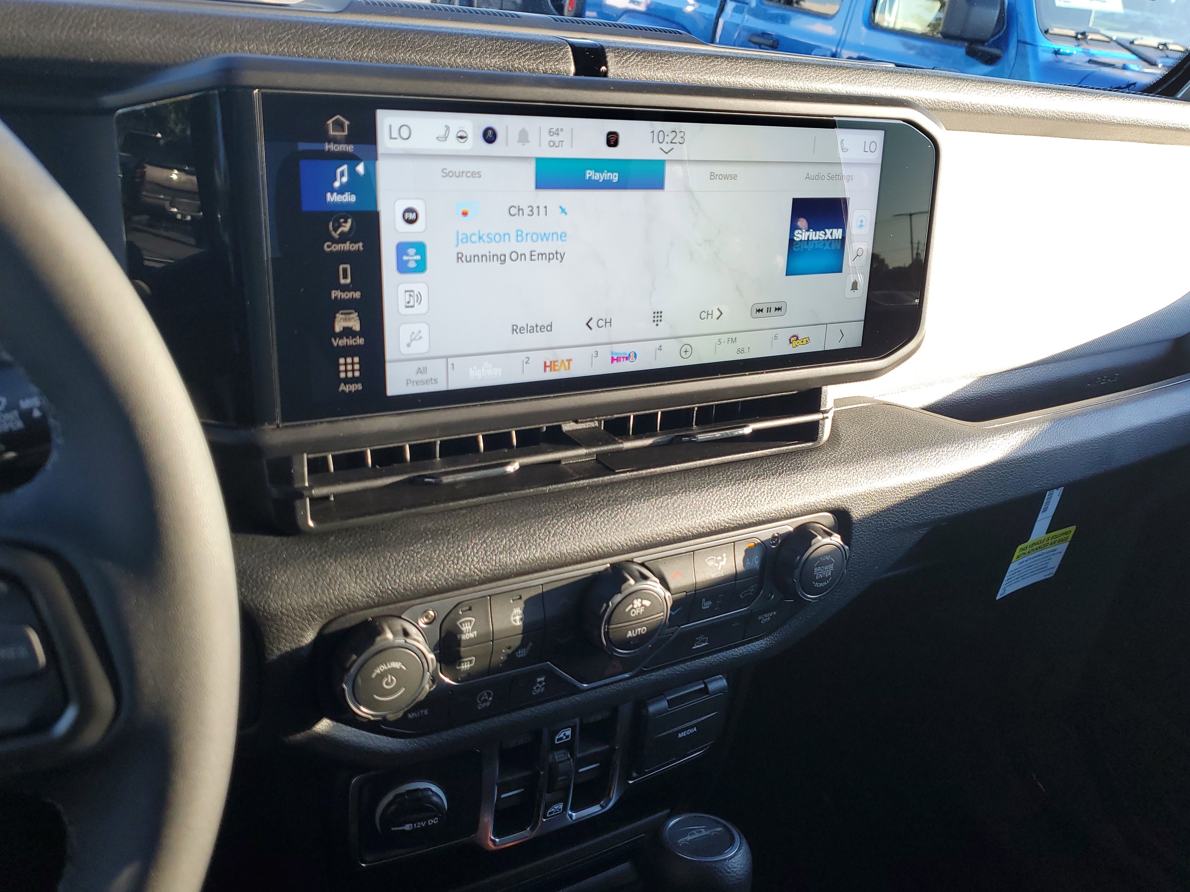 New 2025 Jeep Gladiator Sport image 22