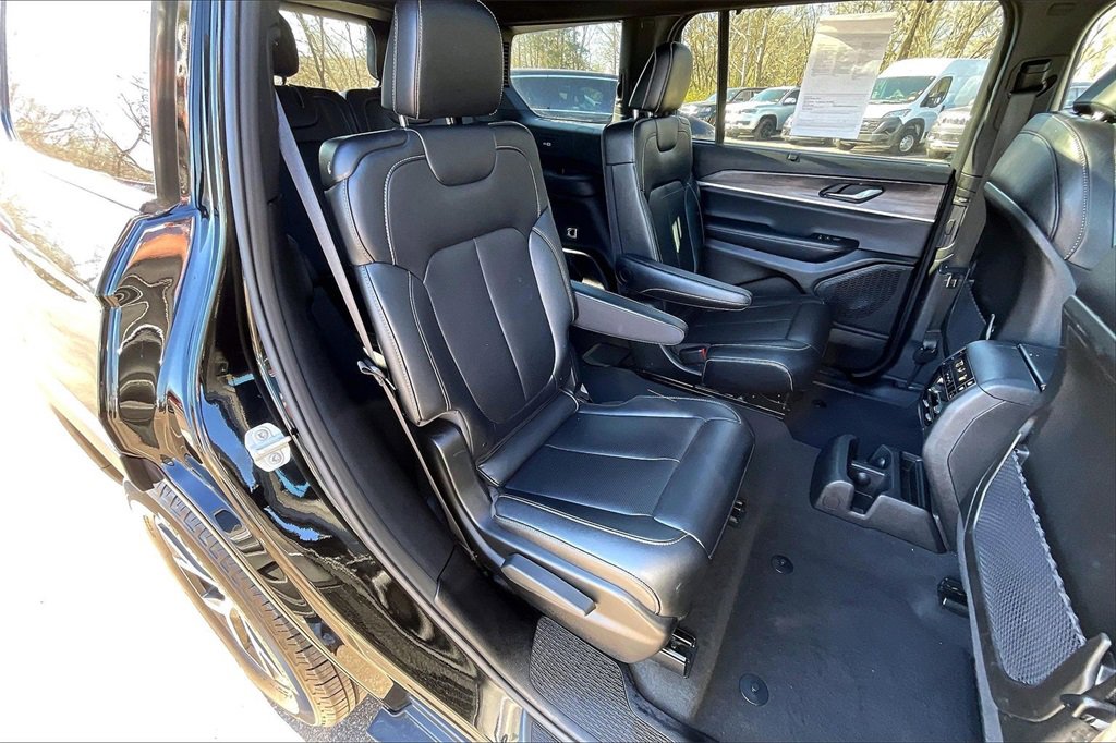 Used 2024 Jeep Grand Cherokee L Limited w/ Luxury Tech Group II image 27