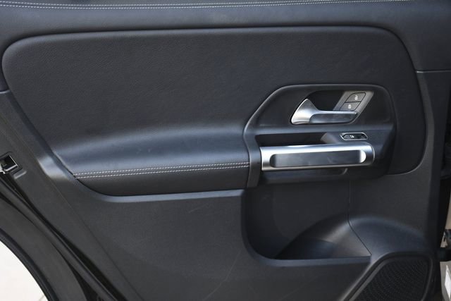 Used 2022 Mercedes-Benz GLB 250 w/ Premium Package Lite image 27