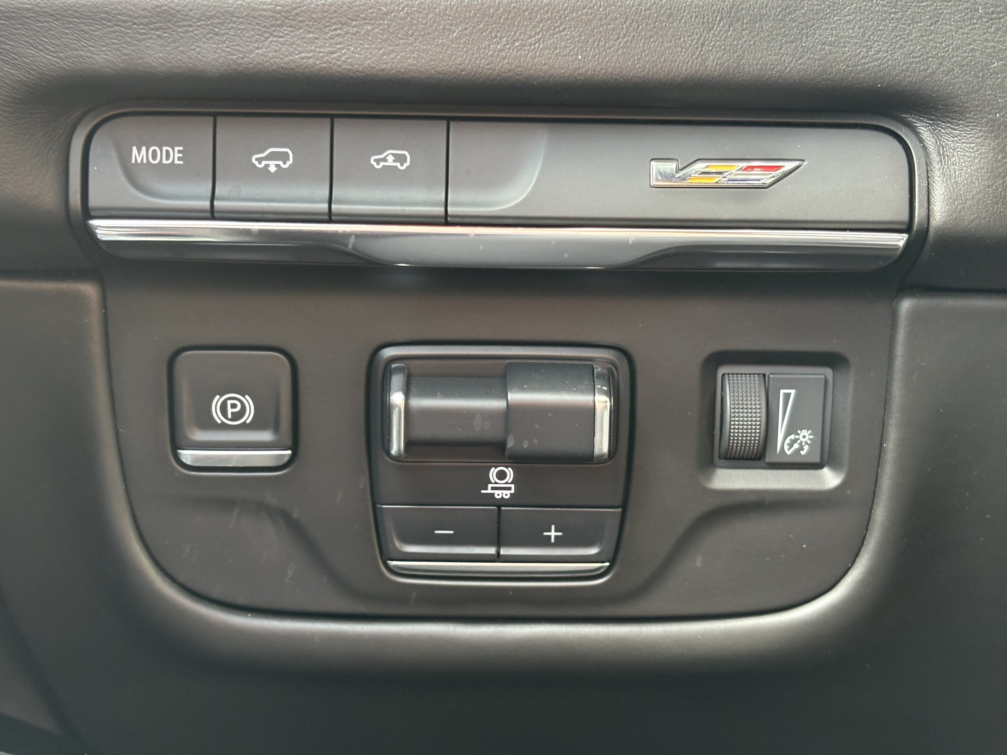 Used 2025 Cadillac Escalade ESV V AWD/4WD image 34