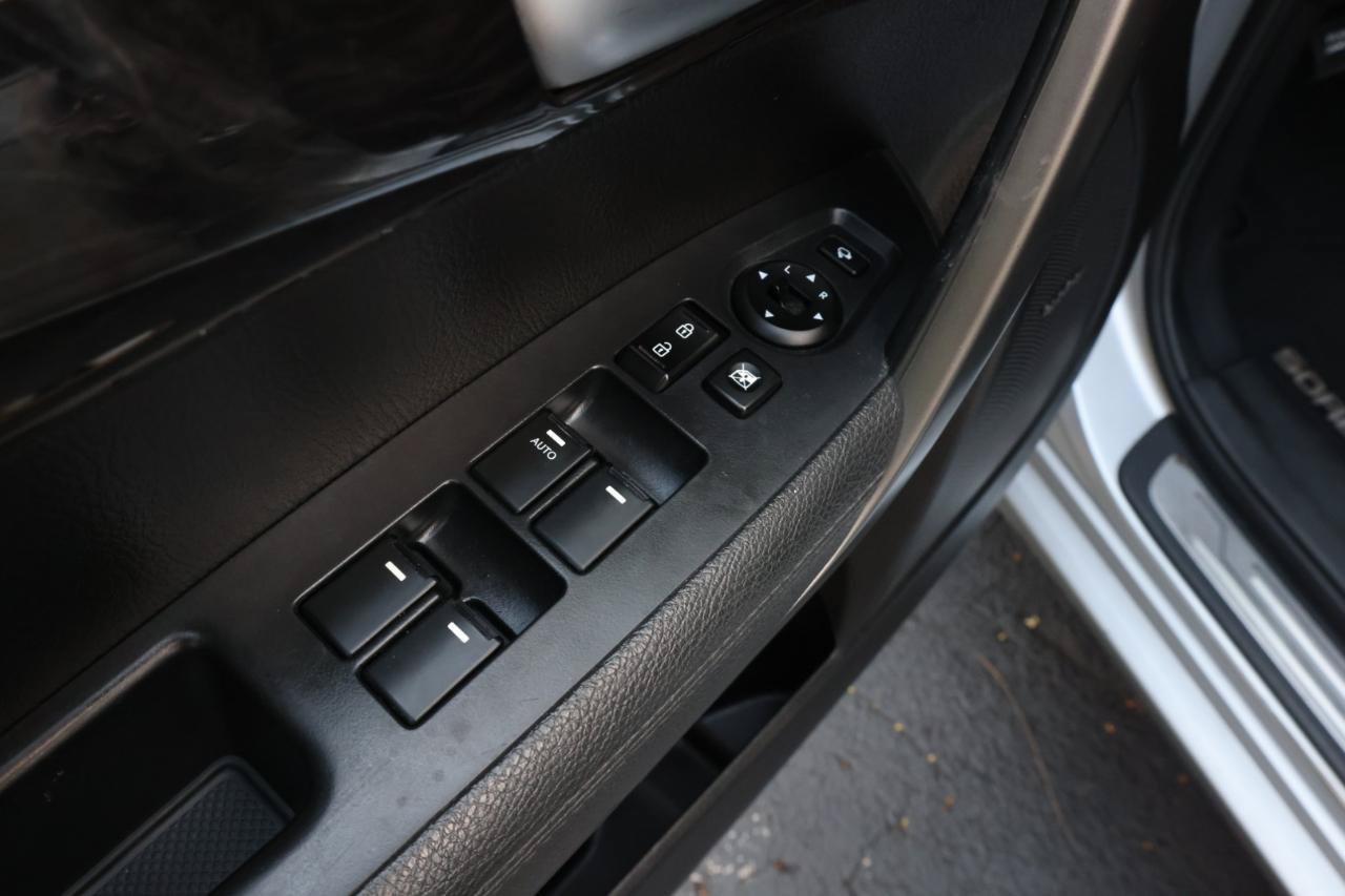 Used 2014 Kia Sorento SX w/ 3rd Row Package FWD image 38