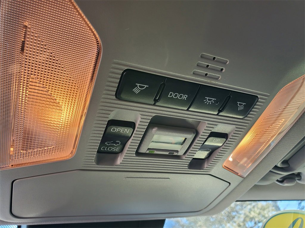 Used 2020 Toyota RAV4 XLE Premium image 32