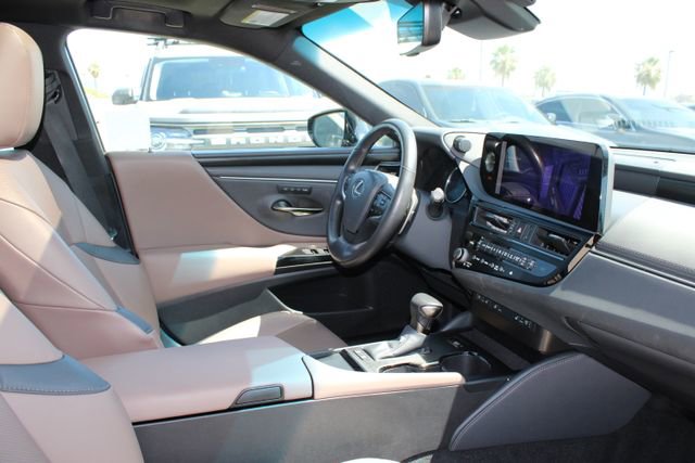 Certified 2025 Lexus ES 300h w/ Premium Package FWD image 5