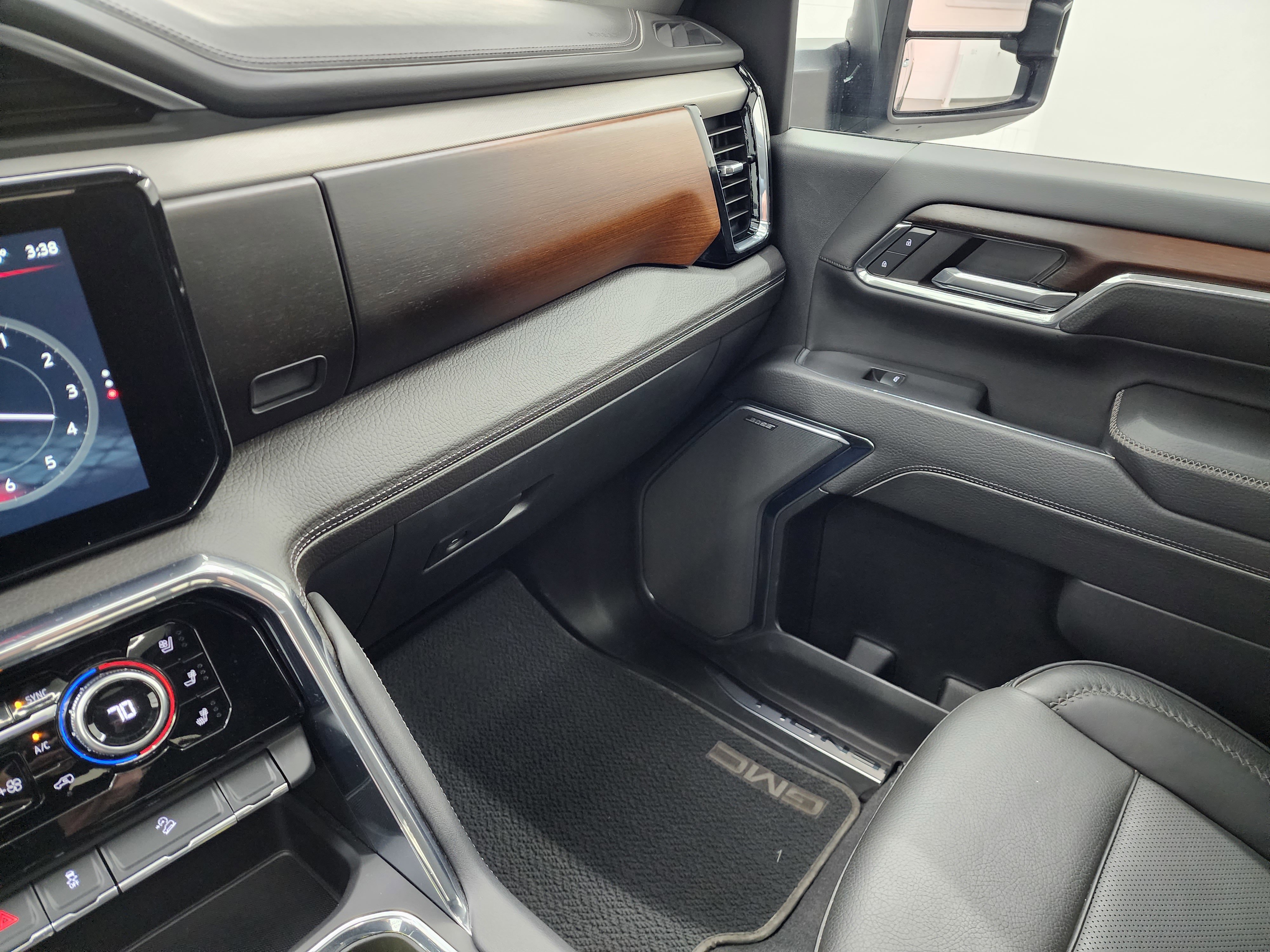 Used 2024 GMC Sierra 2500 Denali w/ Denali Reserve Package image 12