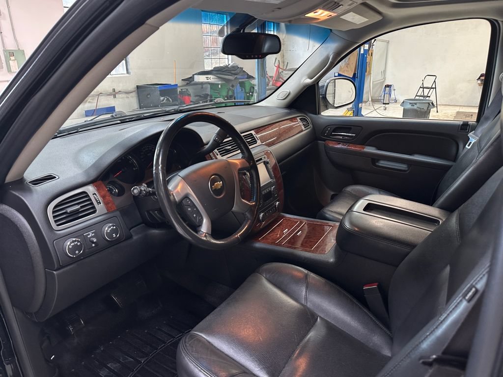 Used 2014 Chevrolet Suburban LTZ AWD/4WD image 23