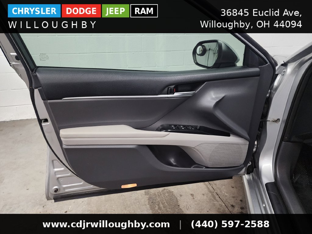 Used 2018 Toyota Camry SE w/ Audio Package FWD image 11